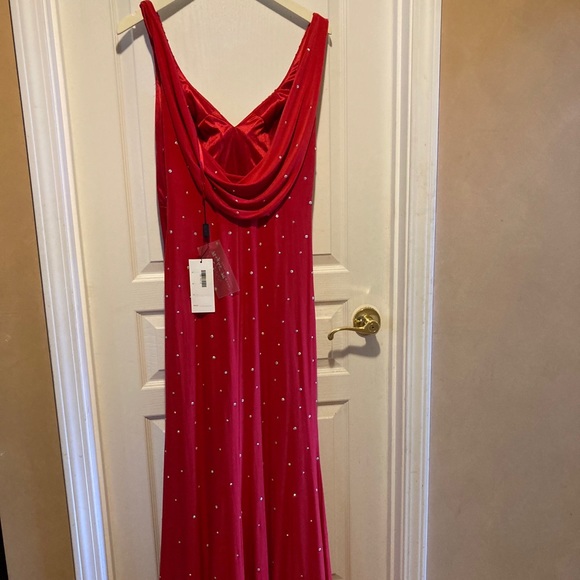 Red dress - Picture 2 of 2